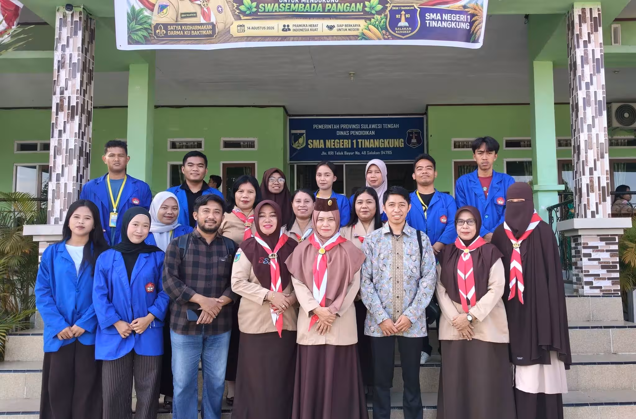 Penyerahan SK Pamong PLP FKIP Universitas Tompotika Luwuk di SMAN 1 Tinangkung Perkuat Sinergi Pendidikan dan Pembentukan Calon Guru Profesional
